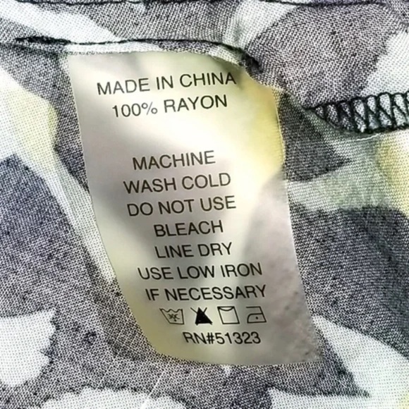 Two by Vince Camuto Button Down Bird Print top - Picture 5 of 7